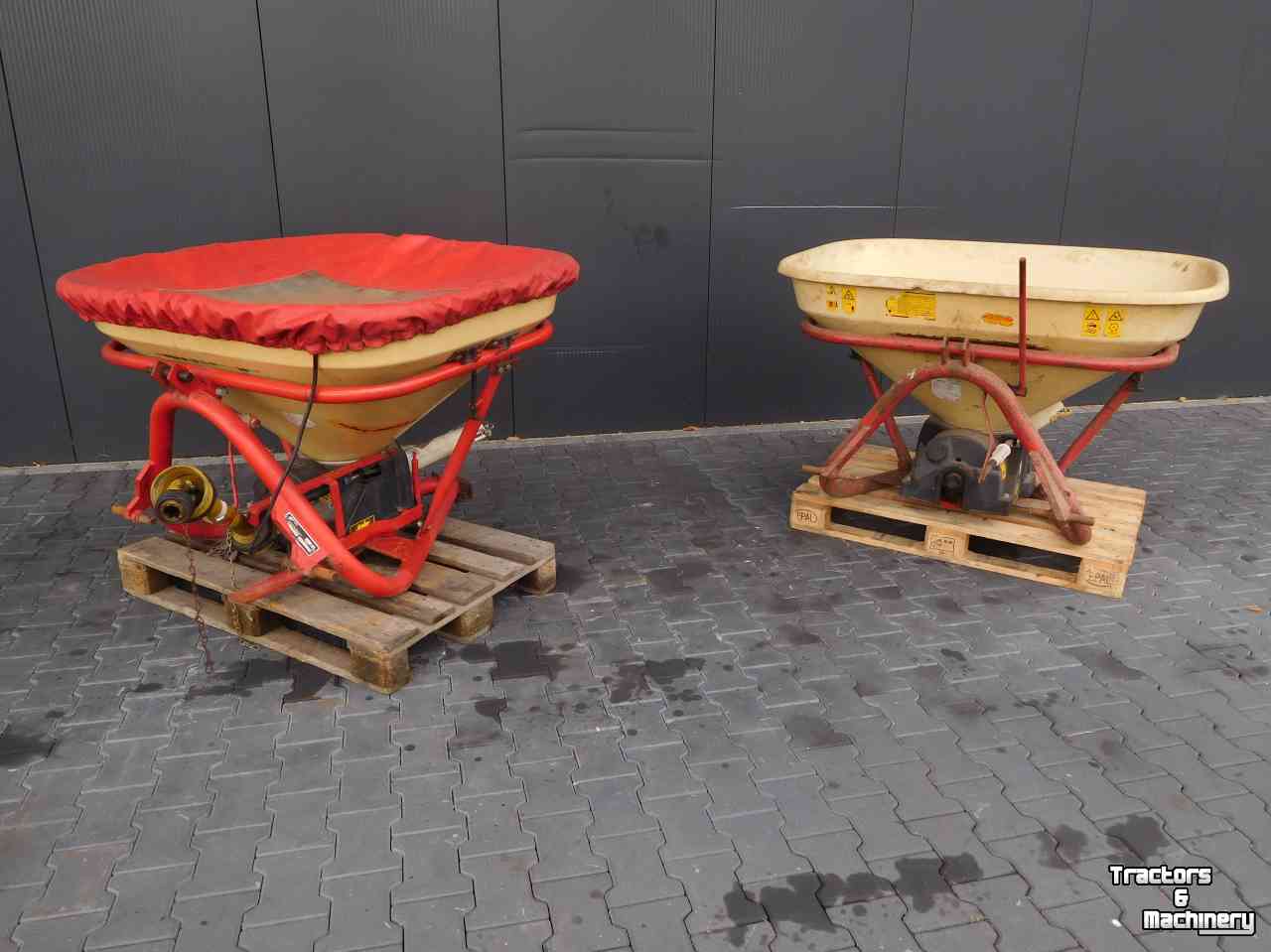 Fertilizer spreader Vicon Pendelstrooier