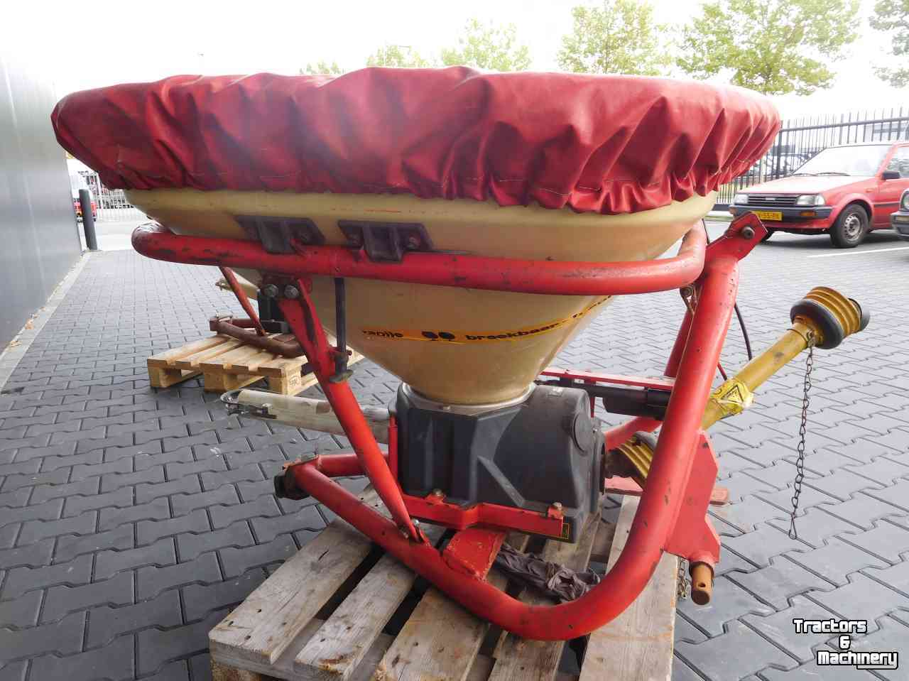 Fertilizer spreader Vicon Pendelstrooier