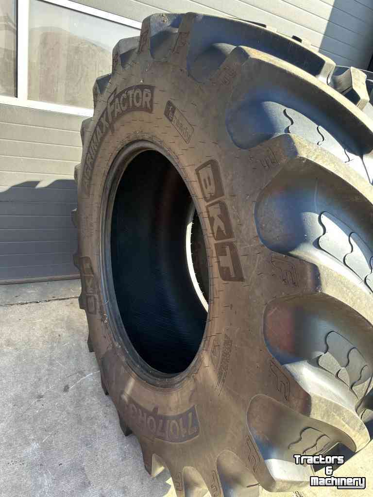 Wheels, Tyres, Rims & Dual spacers BKT 710/70R38 zo goed als nieuwe !