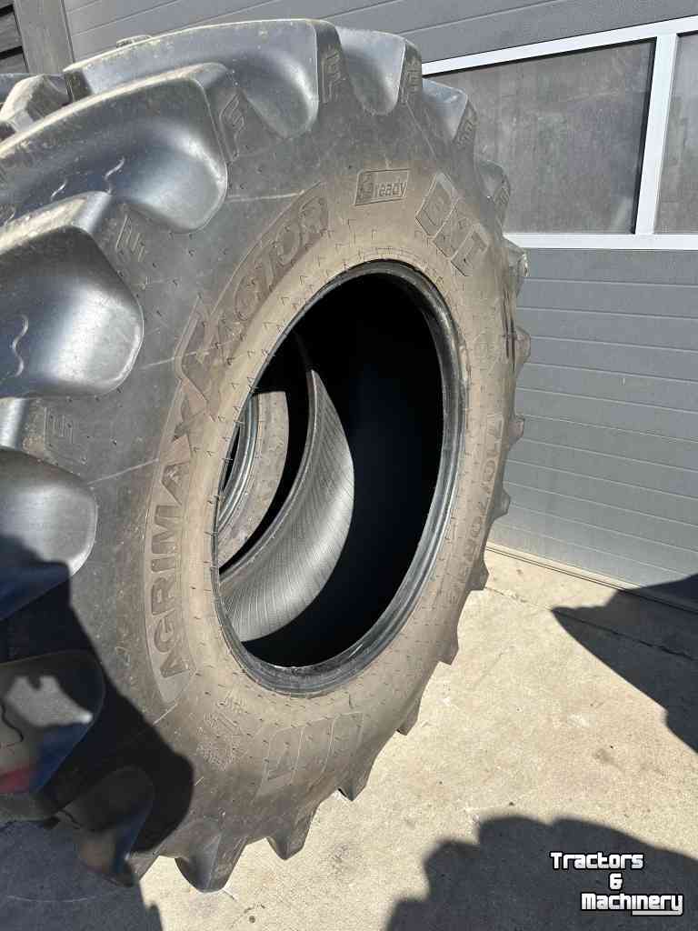 Wheels, Tyres, Rims & Dual spacers BKT 710/70R38 zo goed als nieuwe !