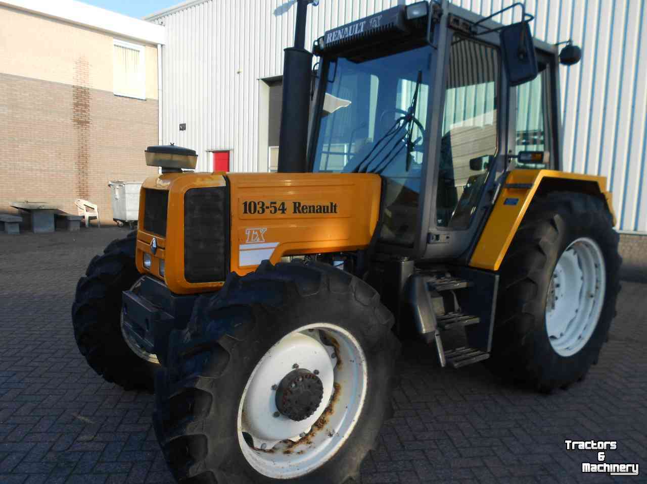 Tractor Renault 103-54