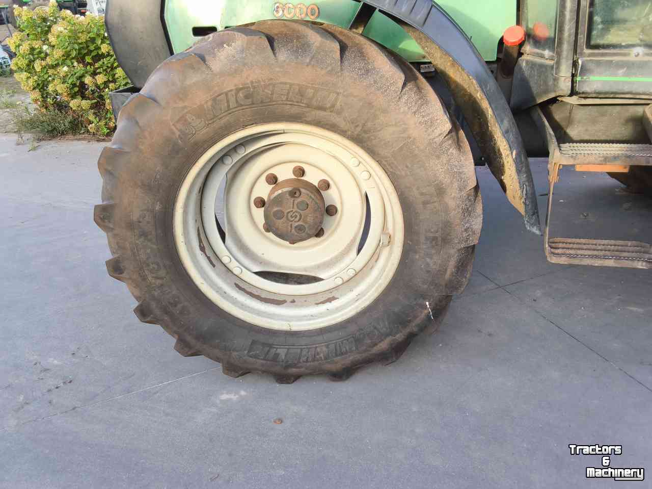Tractor Valtra 6000