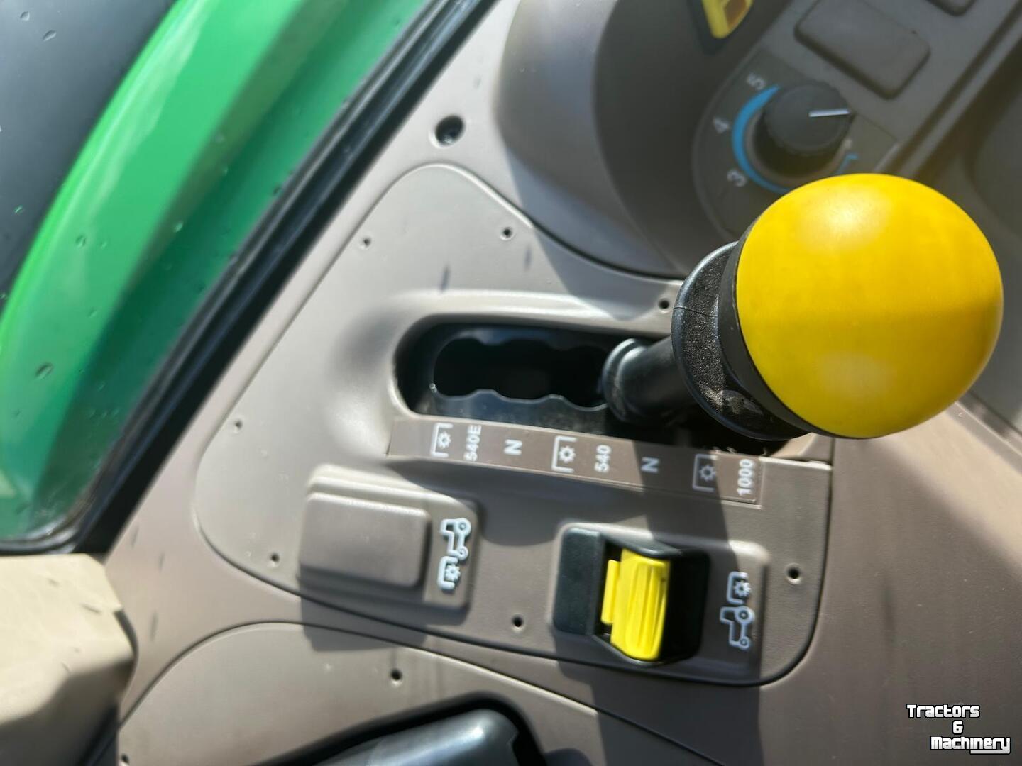 Tractor John Deere 5075M
