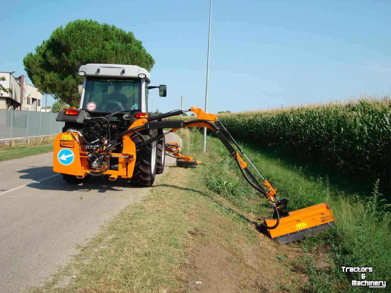 Mowing arm with flailmower  Procomas Klepelmaaiers Armklepelmaaiers Maaiarmen