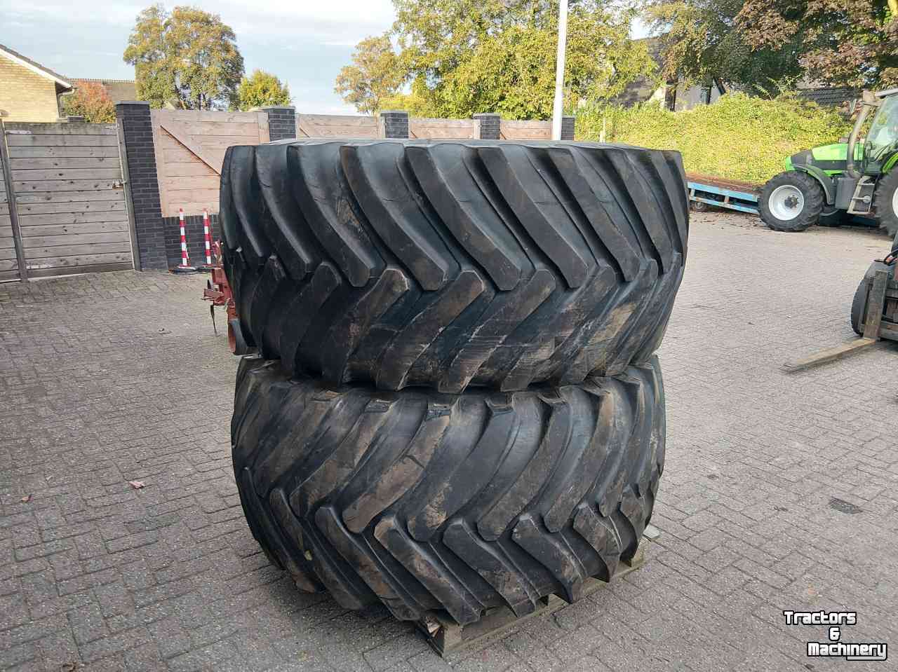 Wheels, Tyres, Rims & Dual spacers John Deere 800/65 R32 wielen  Grote ZF Steek