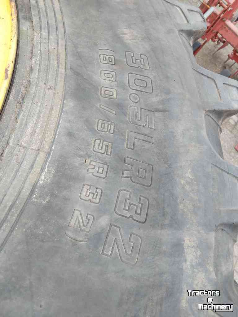Wheels, Tyres, Rims & Dual spacers John Deere 800/65 R32 wielen  Grote ZF Steek