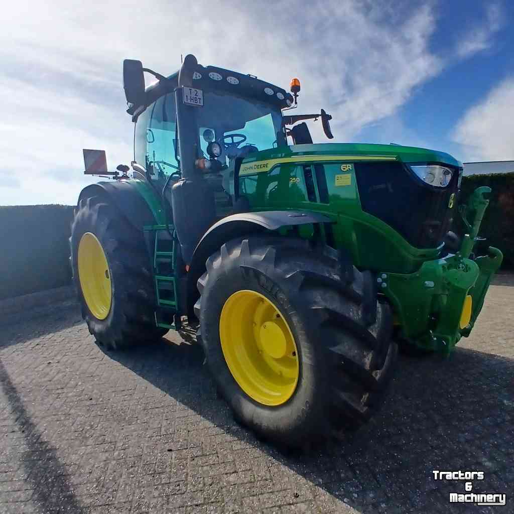 Tractor John Deere 6R250