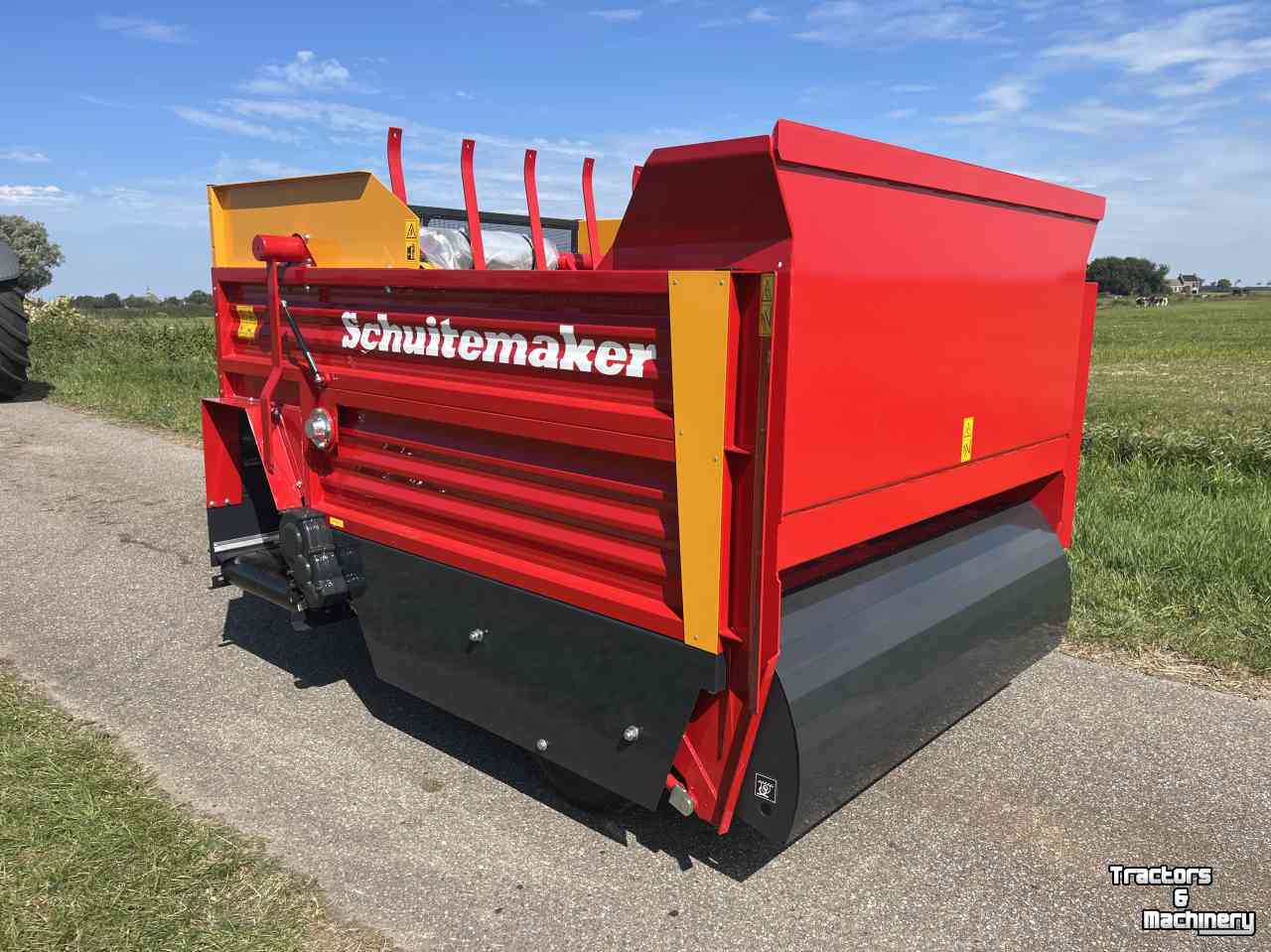 Silage-block distribution wagon Schuitemaker Amigo 20S