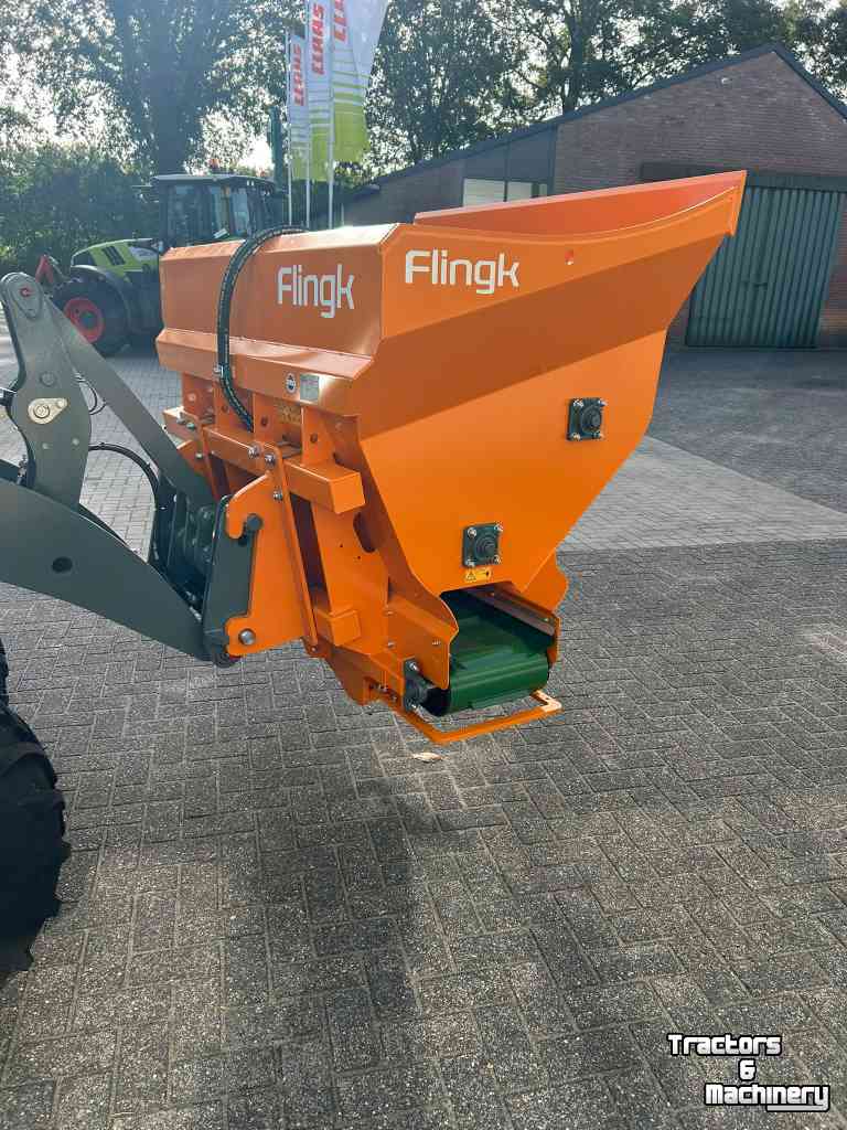 Sawdust spreader for boxes Flingk KSS 1015 boxenstrooier