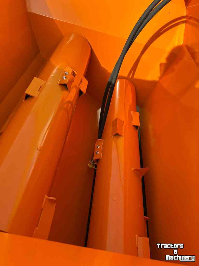 Sawdust spreader for boxes Flingk KSS 1015 boxenstrooier