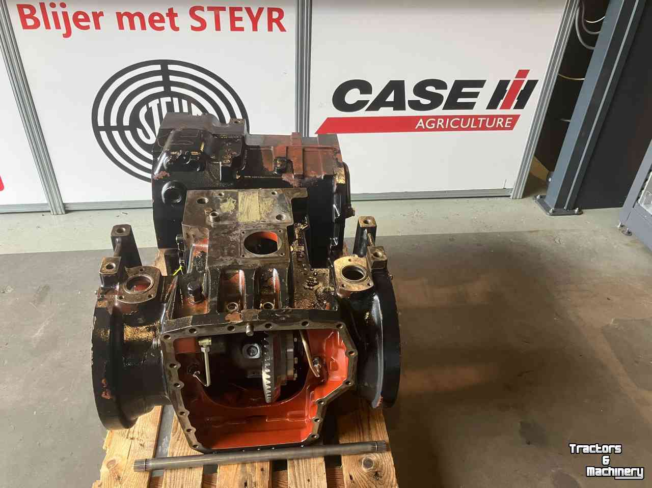Diverse used spare-parts Case CS110