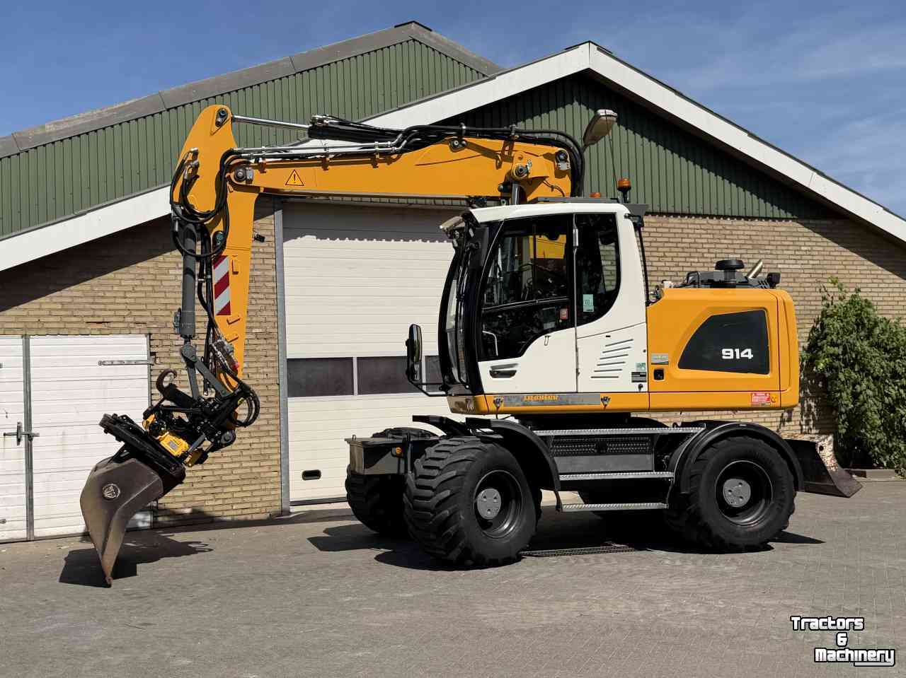 Excavator mobile Liebherr A914 met Draaikantelstuk