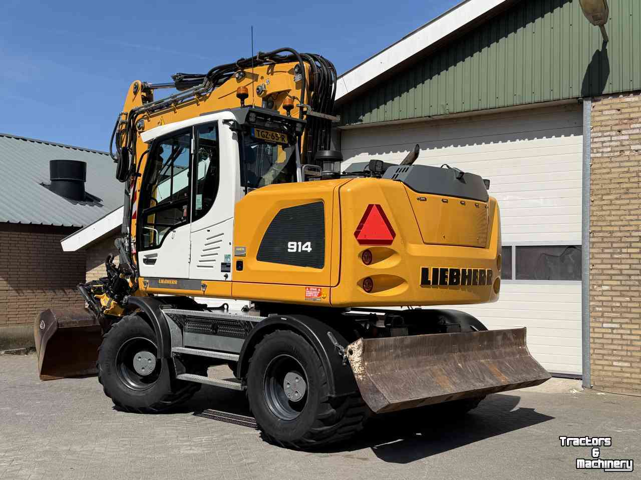 Excavator mobile Liebherr A914 met Draaikantelstuk