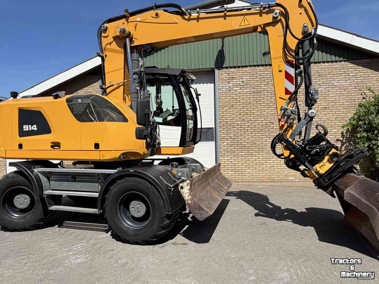 Excavator mobile Liebherr A914 met Draaikantelstuk
