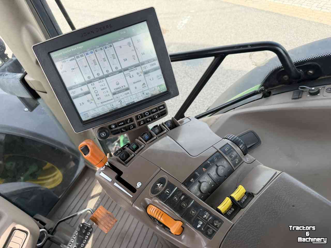 Tractor John Deere 6215R