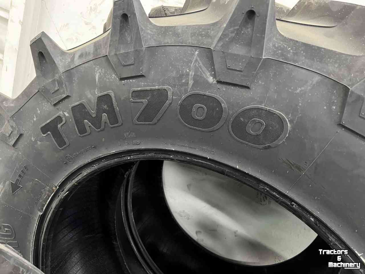 Wheels, Tyres, Rims & Dual spacers Trelleborg 480/70R34 TM 700 + 380/70R24 TM 700 (Eerste montage)