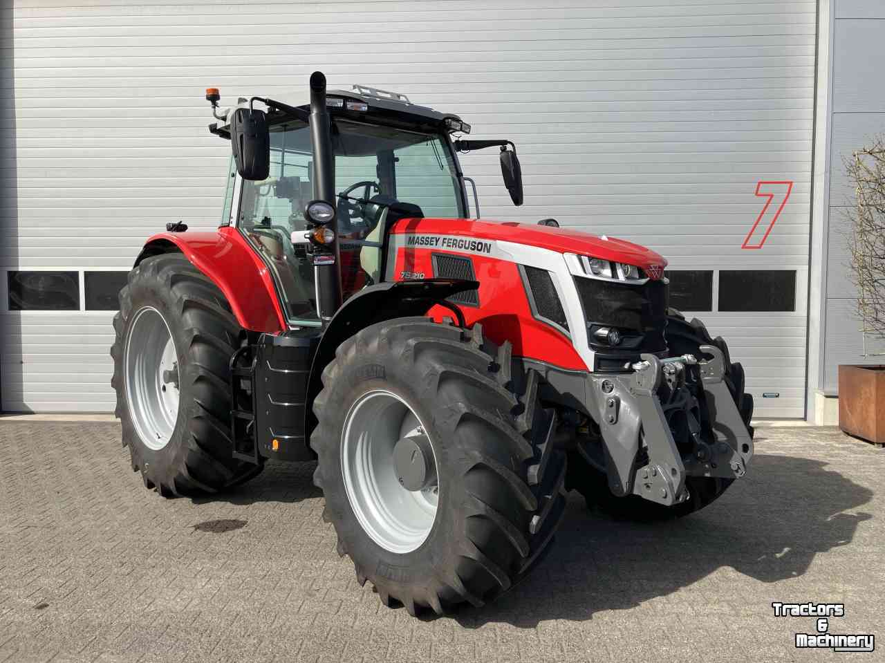 Tractor Massey Ferguson 7S.210 Dyna-VT