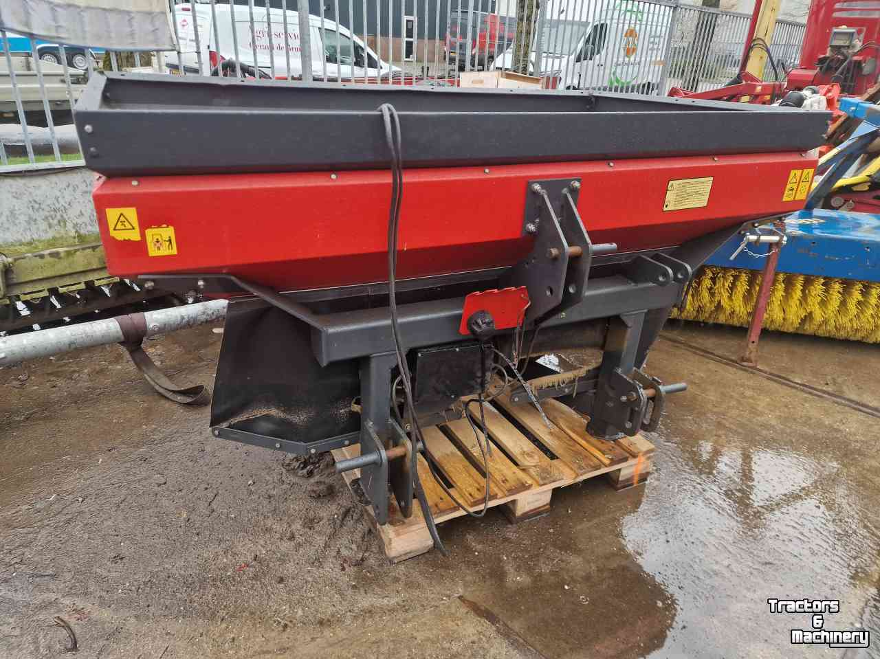 Fertilizer spreader Vicon Kunstmeststrooier gedragen