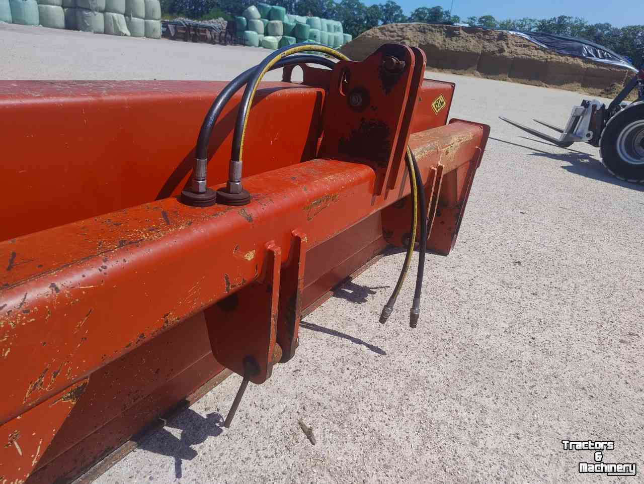 Loading buckets Hekamp Hydrotwin 225