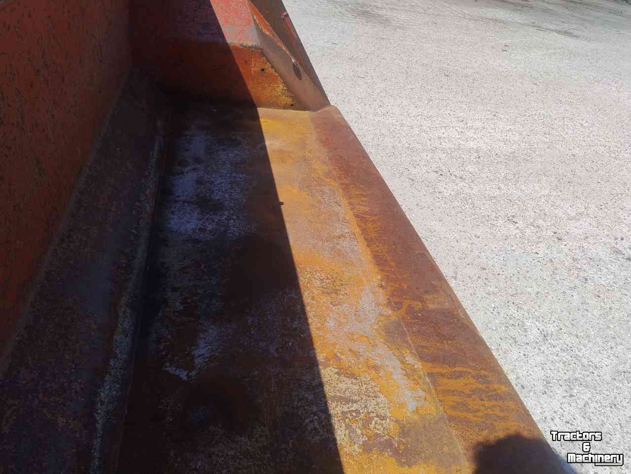Loading buckets Hekamp Hydrotwin 225