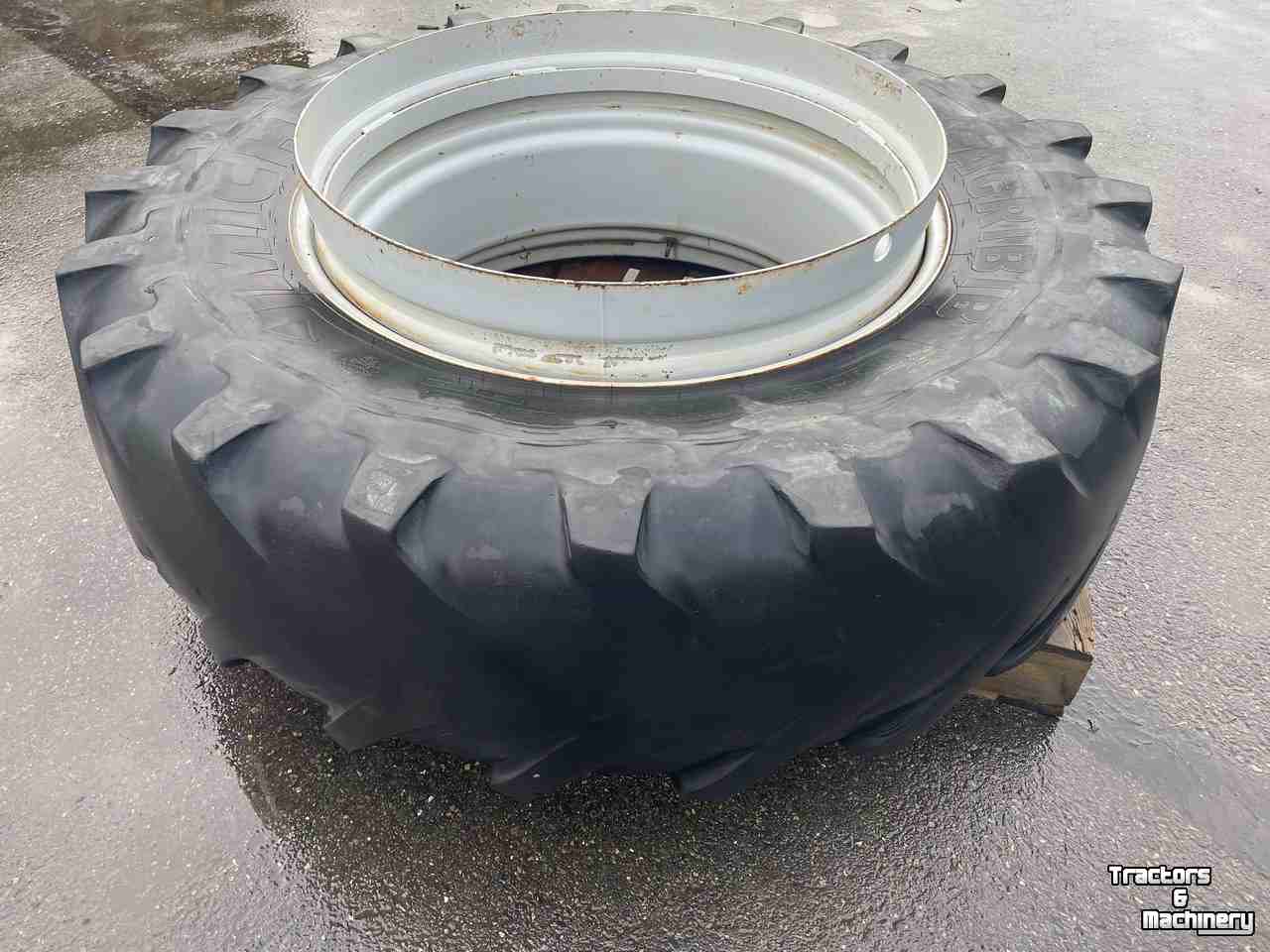 Wheels, Tyres, Rims & Dual spacers Michelin 18.4R38