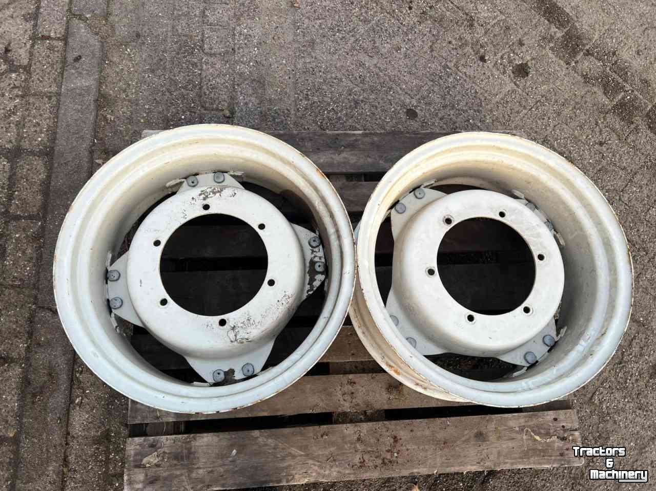 Wheels, Tyres, Rims & Dual spacers New Holland W10x24 verstelbaar 6 gaats velgen