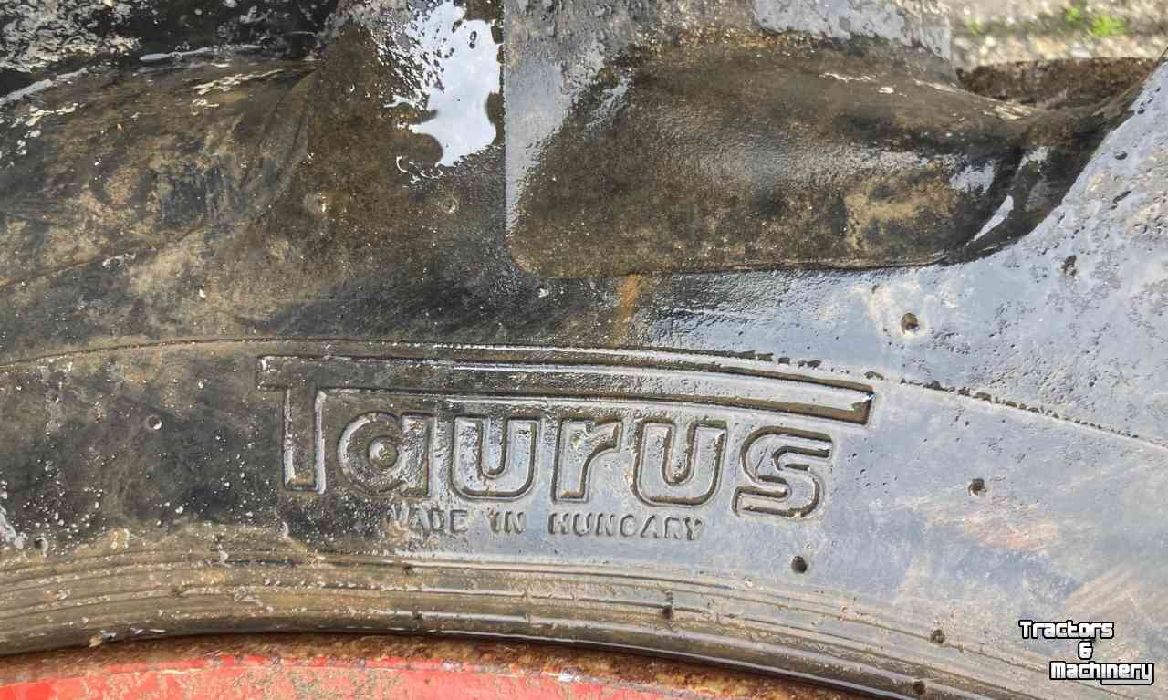 Wheels, Tyres, Rims & Dual spacers Taurus 9,5xR44 Cultuurwielen 90%