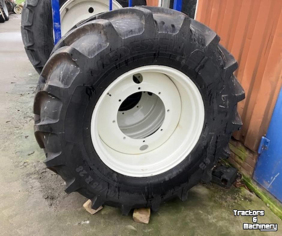Wheels, Tyres, Rims & Dual spacers Vredestein Traxion 650/65R38 en 540/65R28