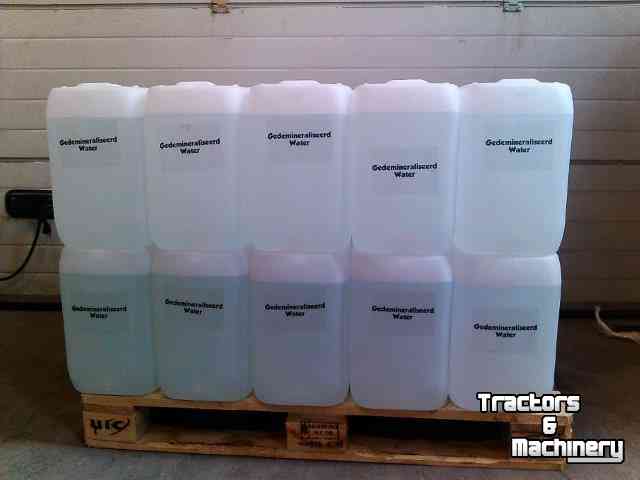Other transport and industrial equipment and accessories  gedemineraliseerd water, demi water, accu water 20 of 1000 liter vaten