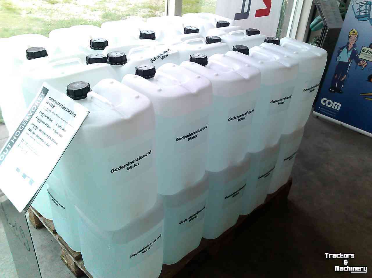 Other transport and industrial equipment and accessories  gedemineraliseerd water, demi water, accu water 20 of 1000 liter vaten
