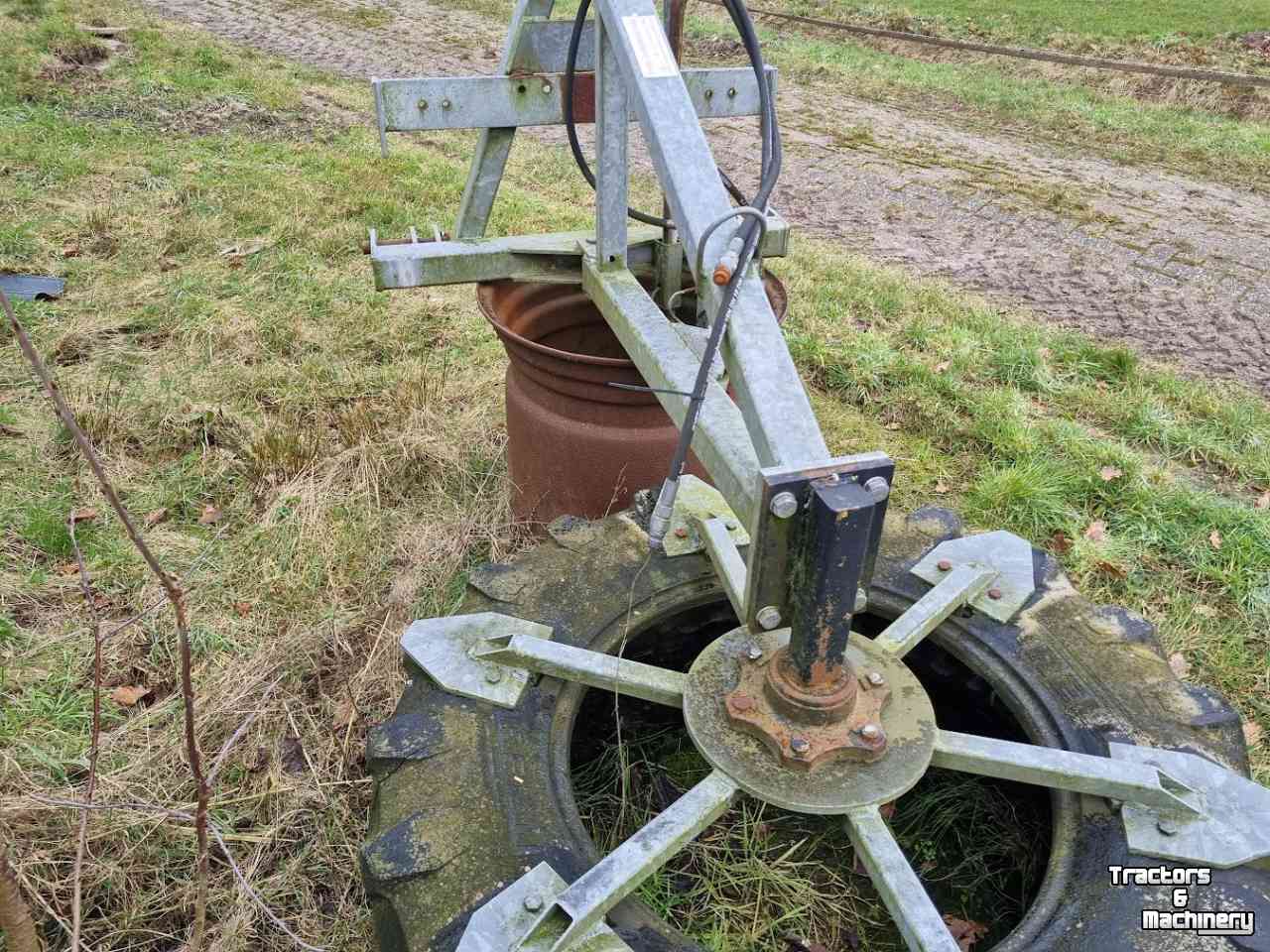 Feed sweeper wheel  voerveegband