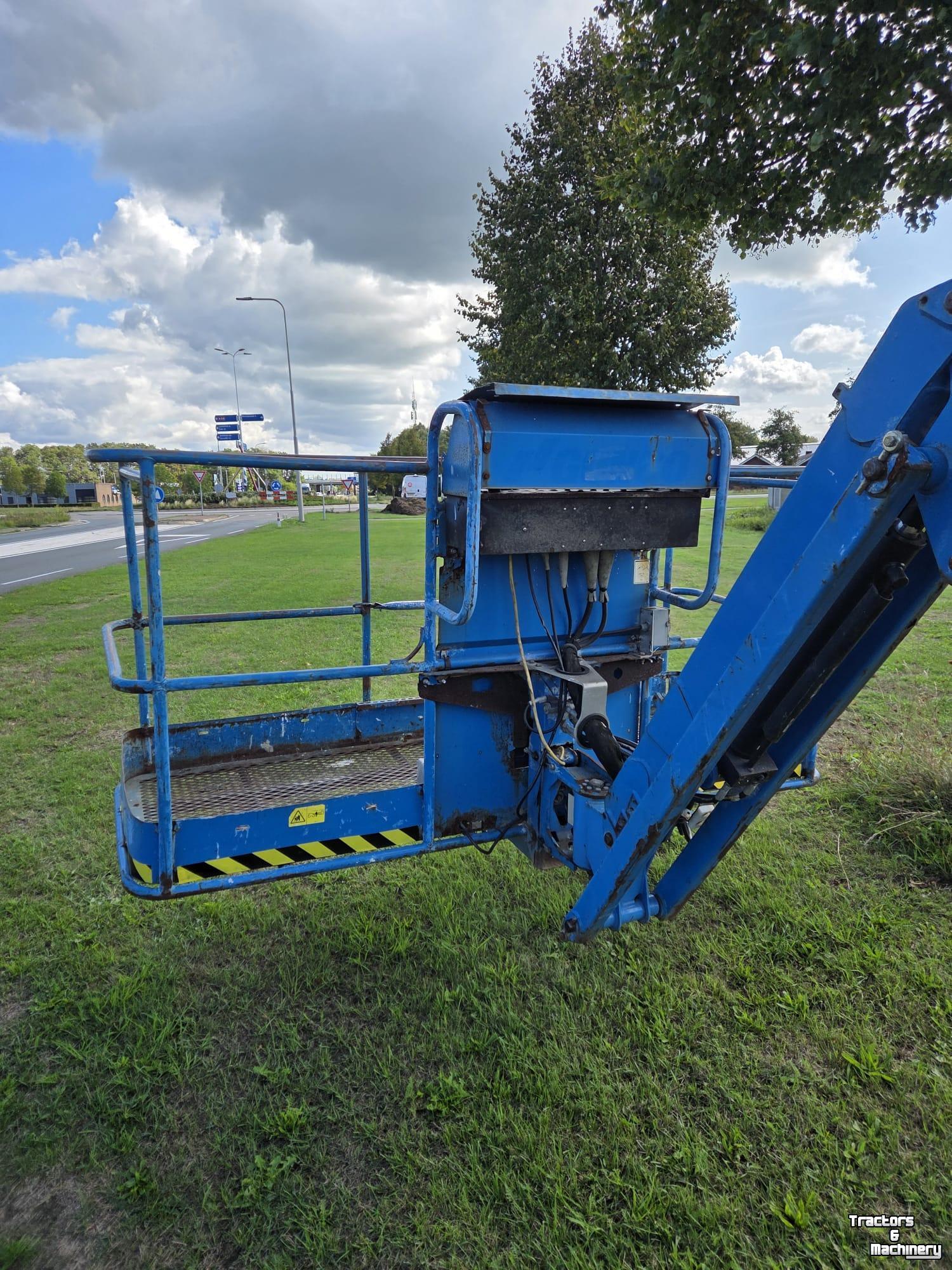 Articulated platforms  Genie S-65 met nieuwe Va- keuring Gereserveerd