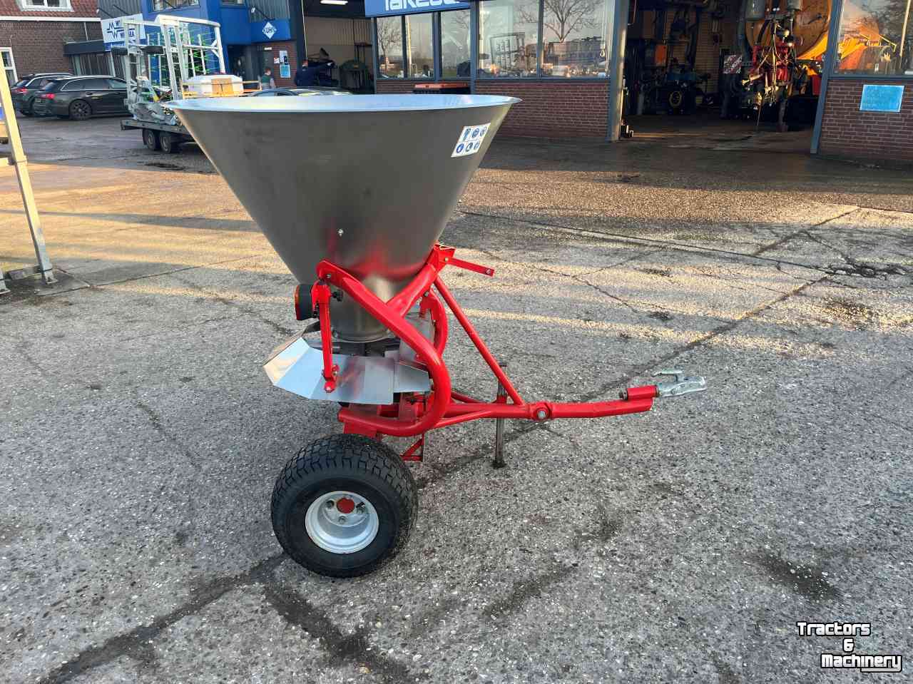 Fertilizer spreader DCM Getrokken Zoutstrooier | Kunstmeststrooier