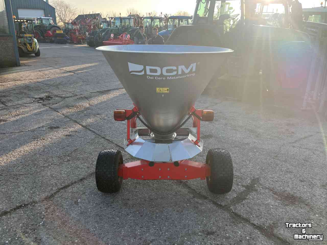 Fertilizer spreader DCM Getrokken Zoutstrooier | Kunstmeststrooier