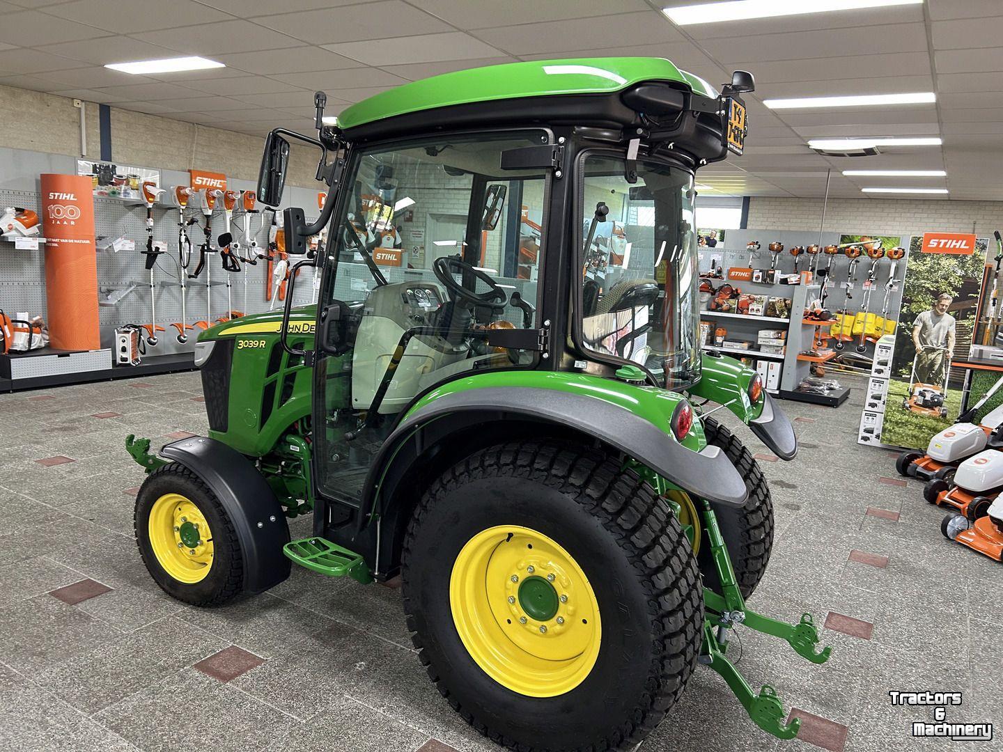 Small-track Tractor John Deere 3039R