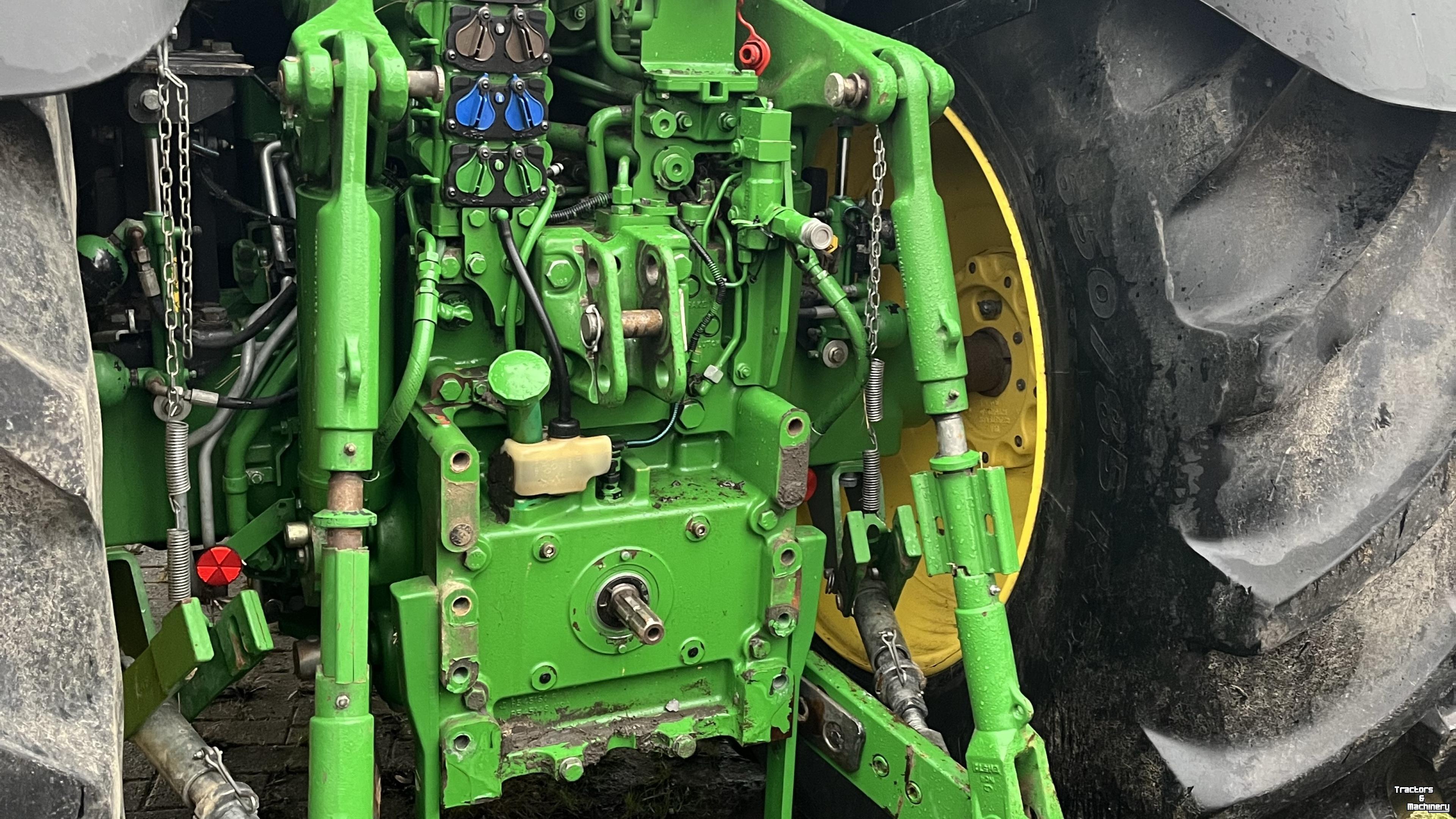 Tractor John Deere 6215R