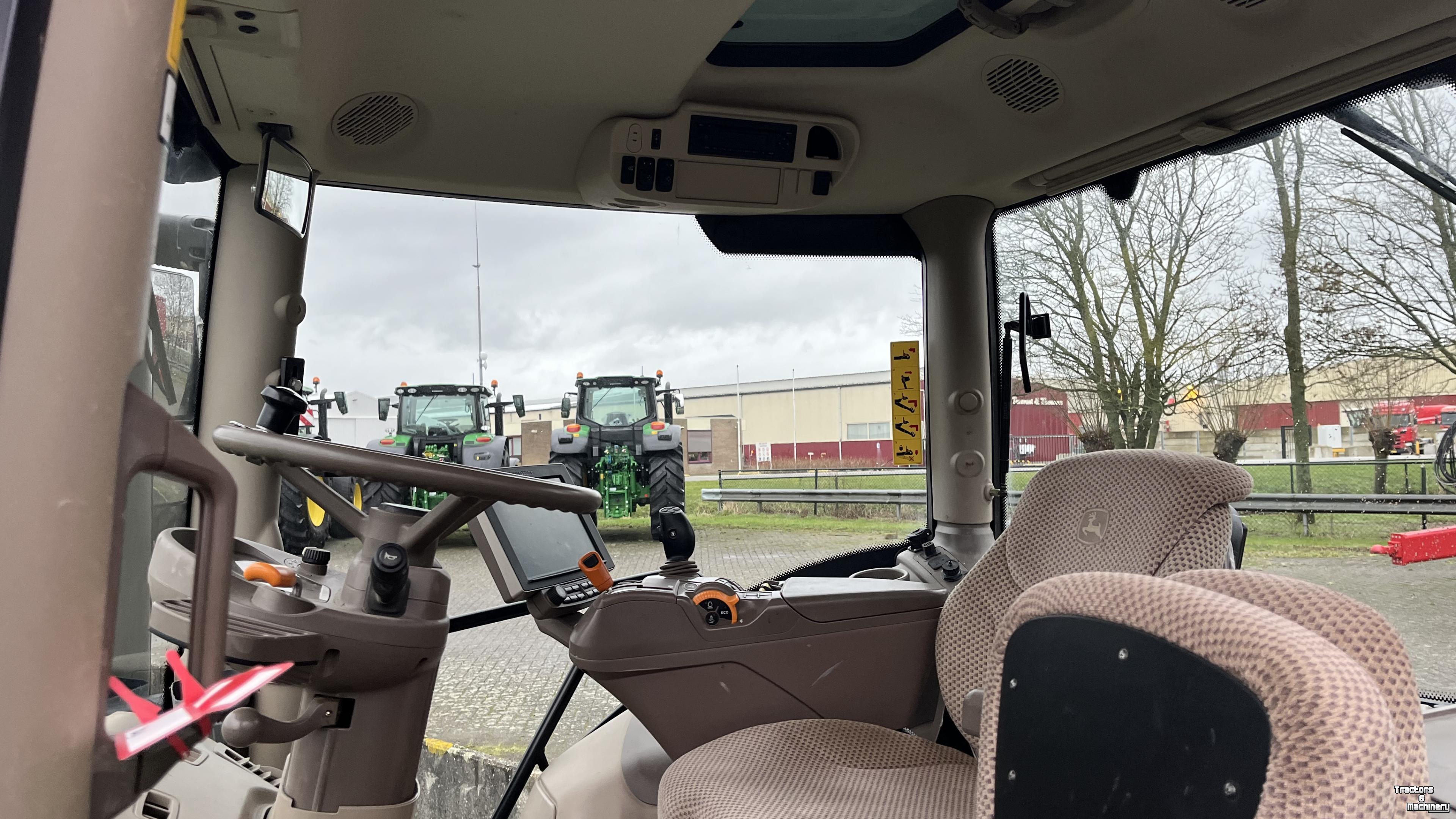 Tractor John Deere 6215R