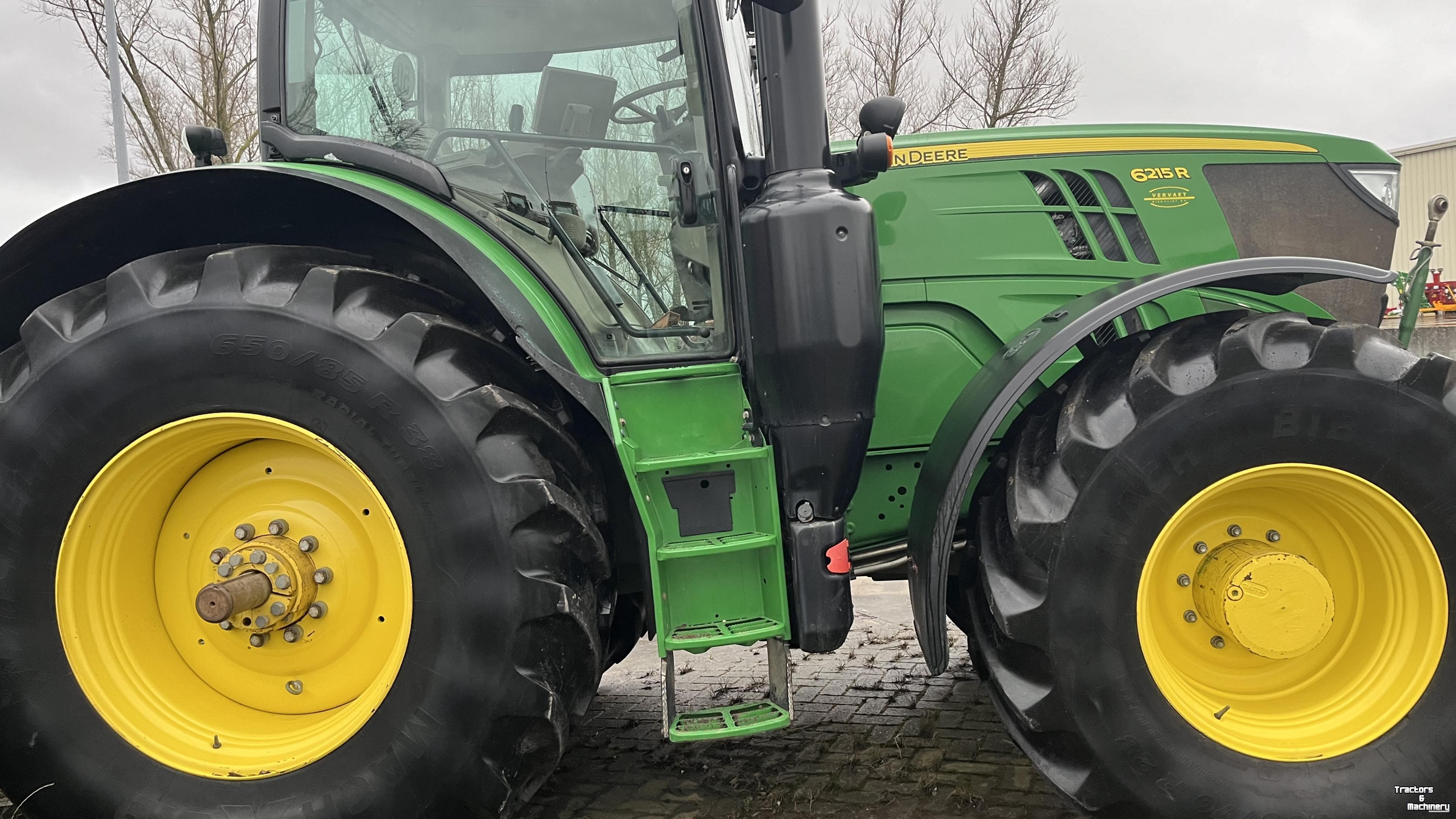 Tractor John Deere 6215R