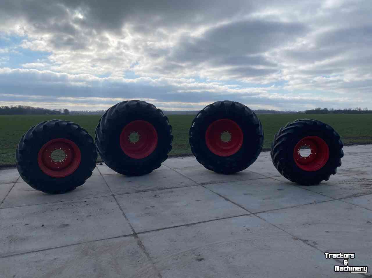 Wheels, Tyres, Rims & Dual spacers Michelin 600/70R30 en 800/70R38. Michelin Axiobib 2. Passend op Fendt 700 serie