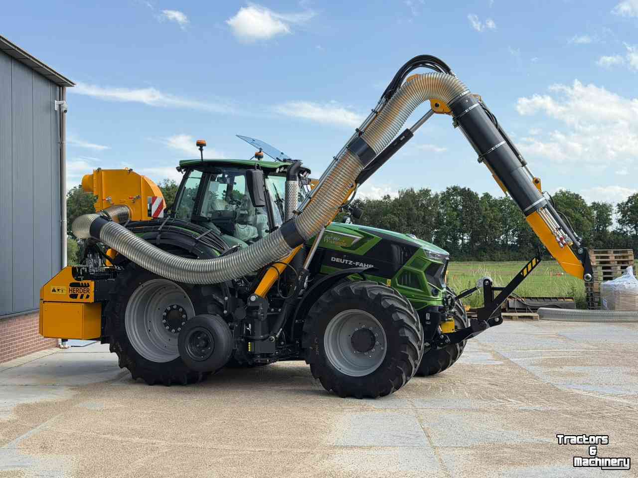 Tractor Deutz-Fahr Agrotron 6230 TTV met Herder Grenadier MBKA 512 LSH