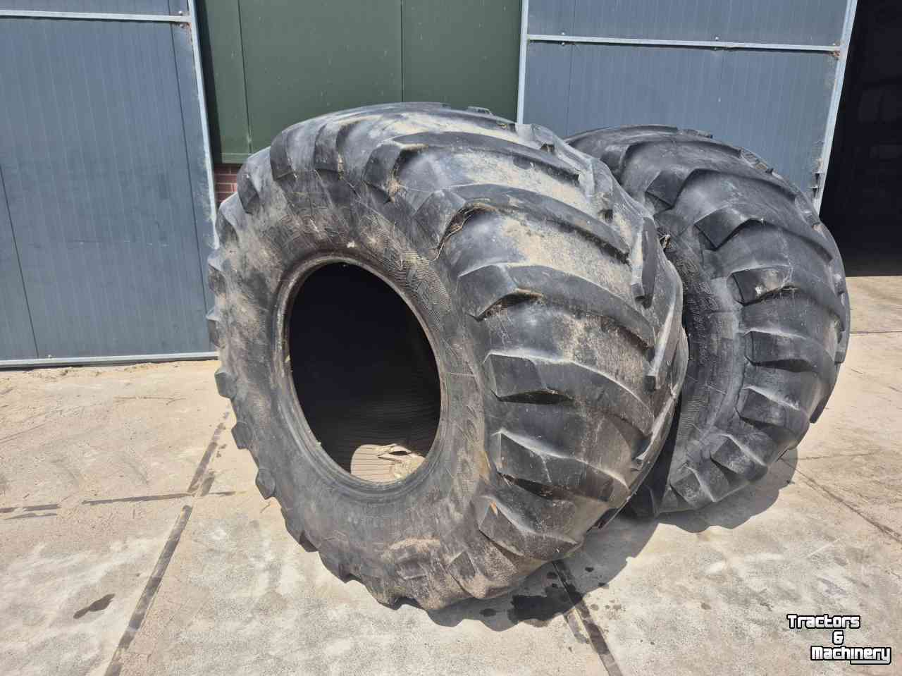 Wheels, Tyres, Rims & Dual spacers Michelin 1050/50R32