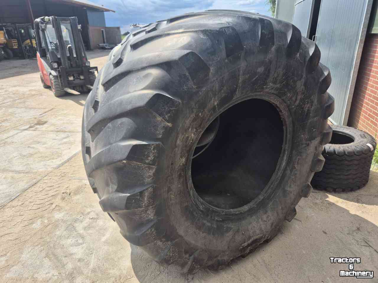 Wheels, Tyres, Rims & Dual spacers Michelin 1050/50R32