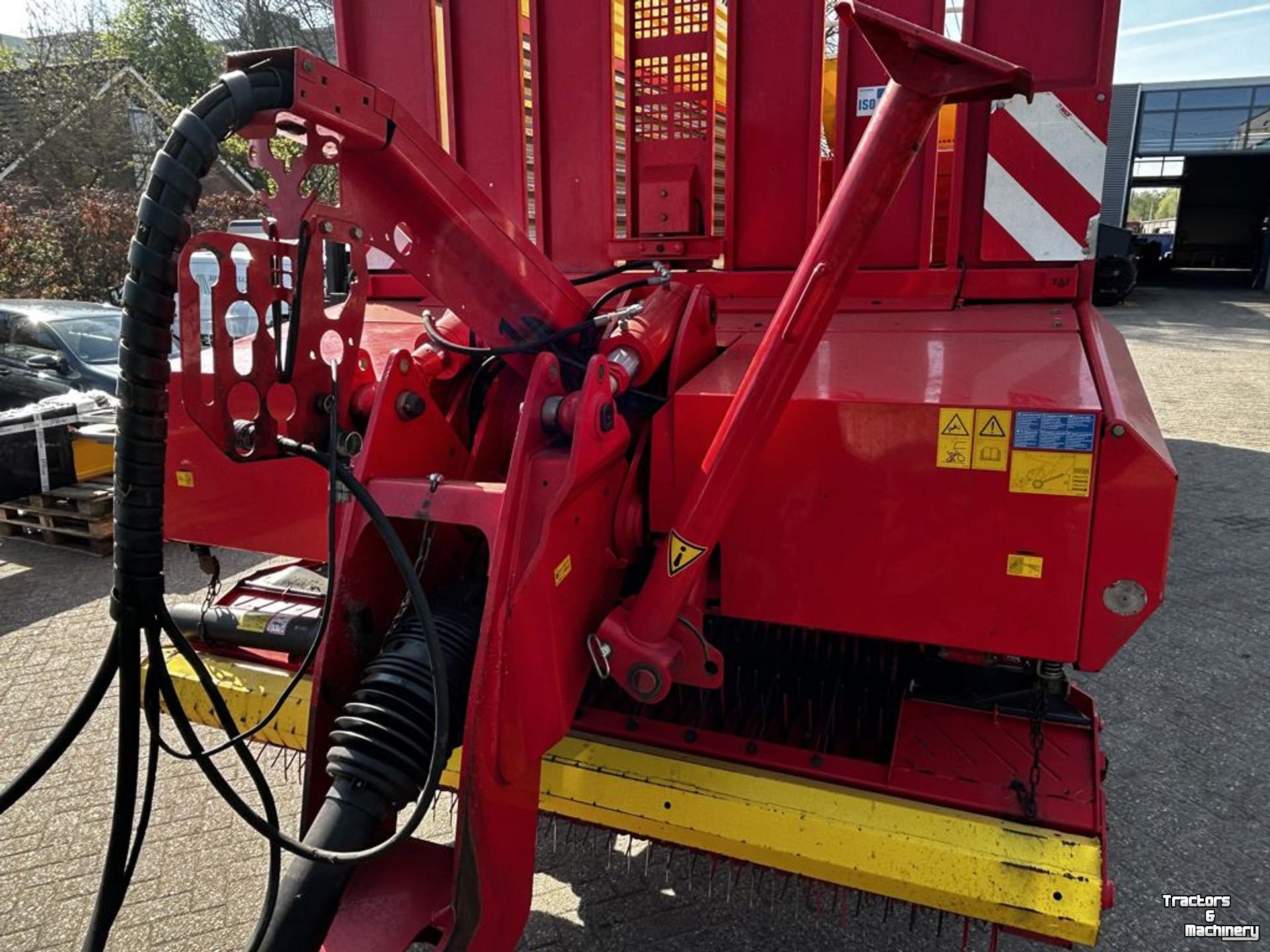 Self-loading wagon Pottinger 8010L