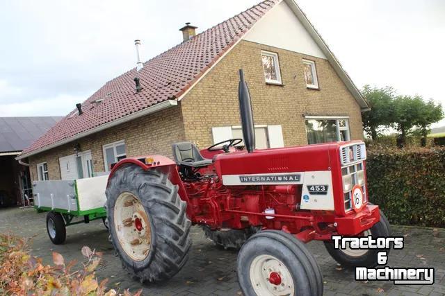 Tractor International met handkoppeling voor aftakas