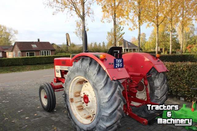 Tractor International met handkoppeling voor aftakas