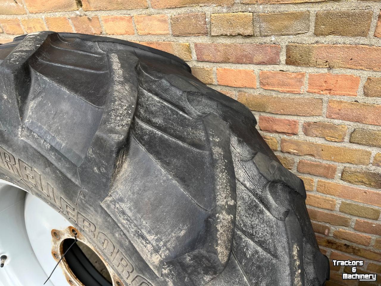 Wheels, Tyres, Rims & Dual spacers Trelleborg TM 600 380/85R28