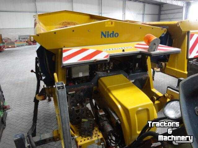 Snow Removal Equipment Nido Stratos 40-36 PCLN  Trechter met transportband