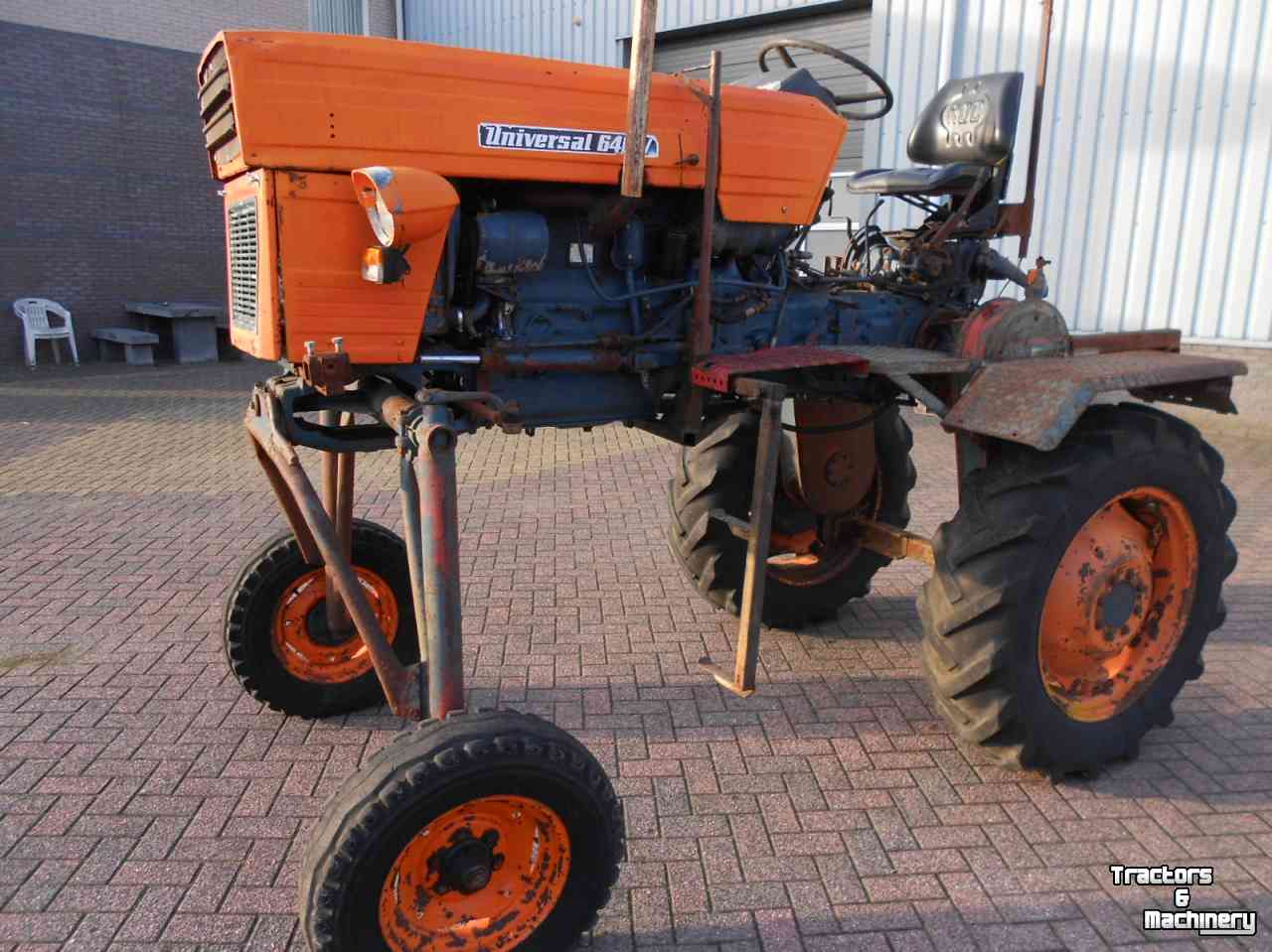 Tractor Universal 640