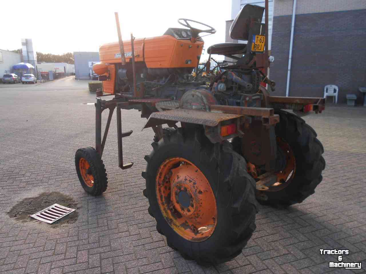Tractor Universal 640