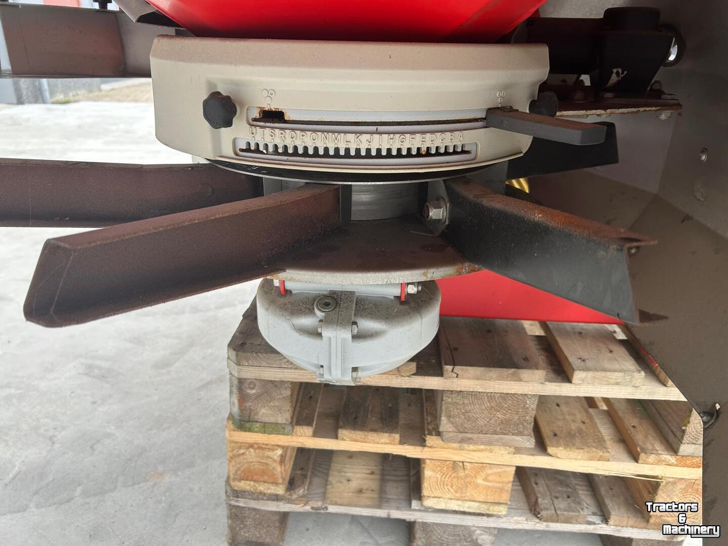 Fertilizer spreader Kverneland Exacta TL